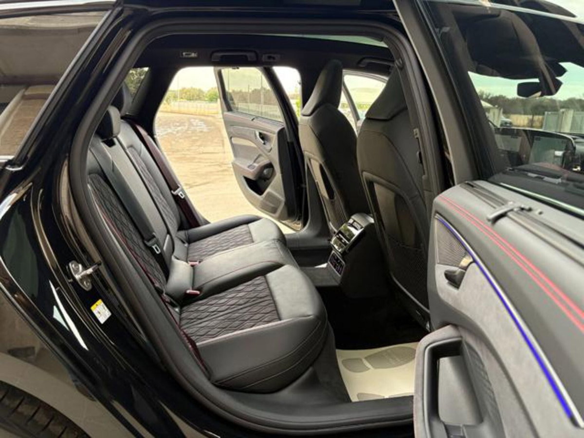 Audi A6 Avant 3.0 tdi mhev + S line edition quattro 299cv s-tronic (12)