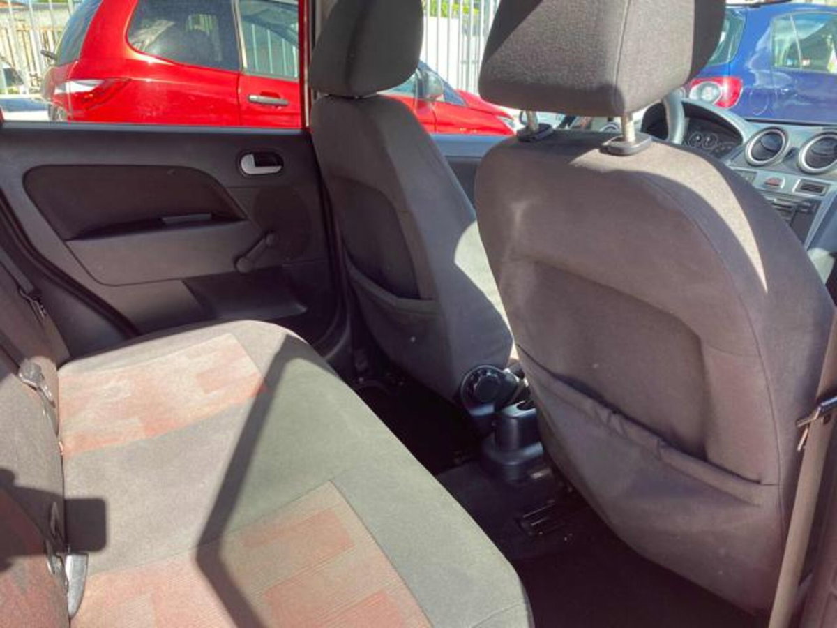 Ford Fiesta 1.4 TDCi 5p. Ambiente (10)