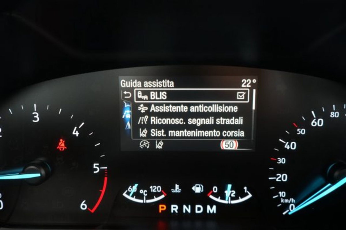 Ford Focus Station Wagon 1.5 EcoBlue 120 CV automatico SW ST-Line (12)