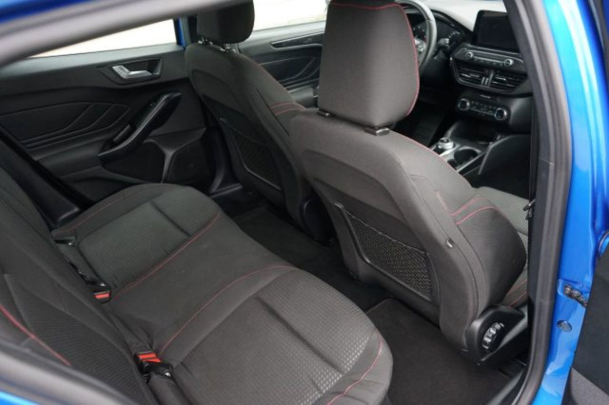 Ford Focus Station Wagon 1.5 EcoBlue 120 CV automatico SW ST-Line (20)