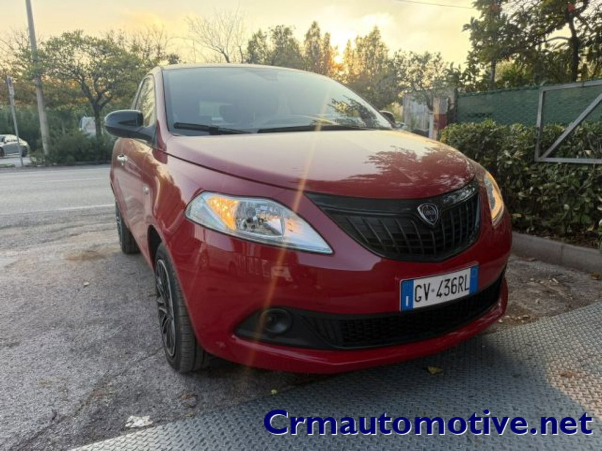 Lancia Ypsilon 1.0 FireFly 5 porte S&S Hybrid Silver Plus (3)