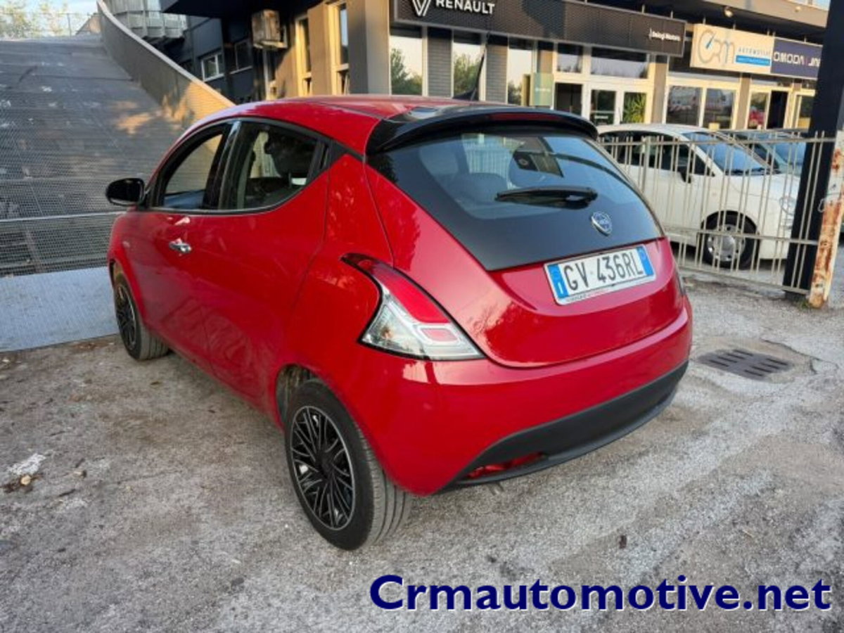 Lancia Ypsilon 1.0 FireFly 5 porte S&S Hybrid Silver Plus (4)