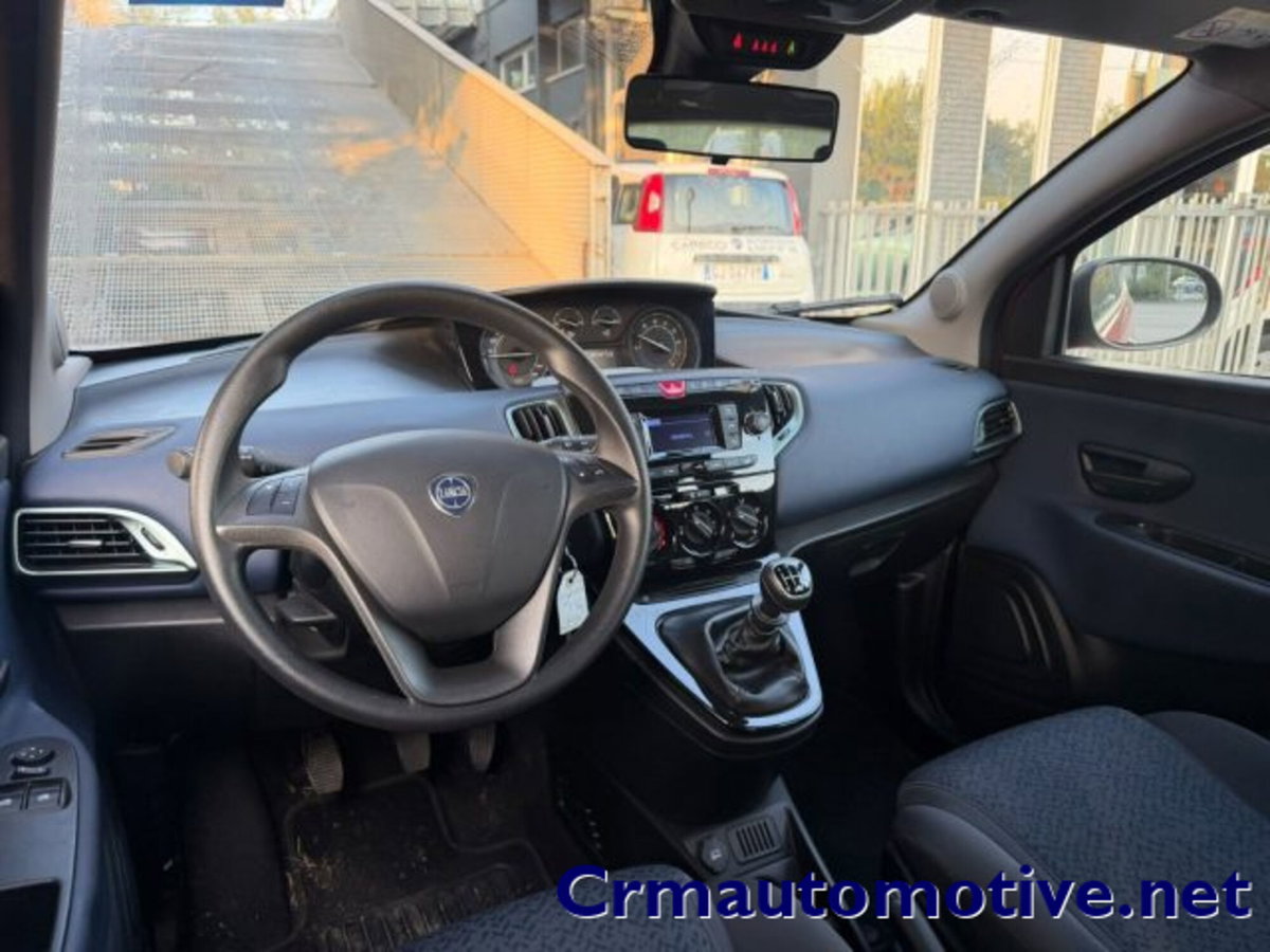 Lancia Ypsilon 1.0 FireFly 5 porte S&S Hybrid Silver Plus (8)