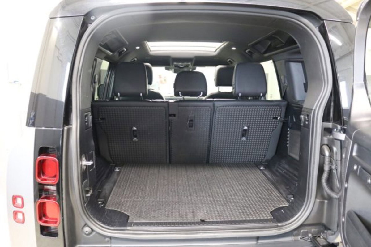 Land Rover Defender 110 3.0d i6 mhev X-Dynamic SE awd 200cv auto (16)