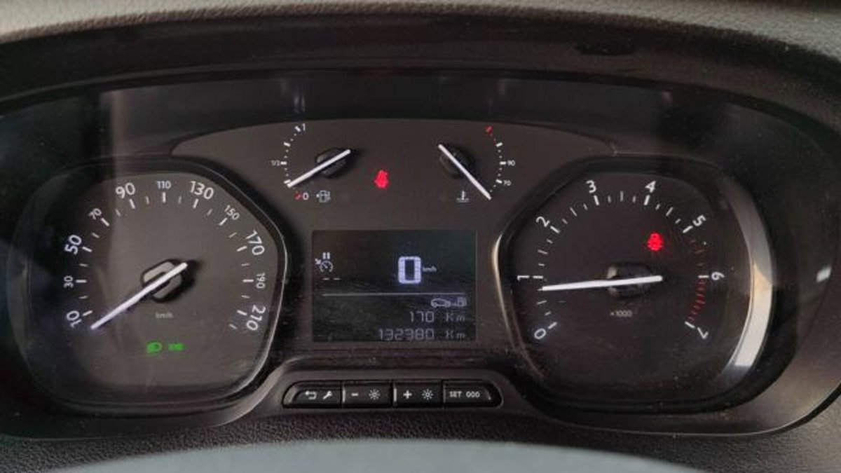 Peugeot Traveller BlueHDi 120 S&S Standard Active (10)