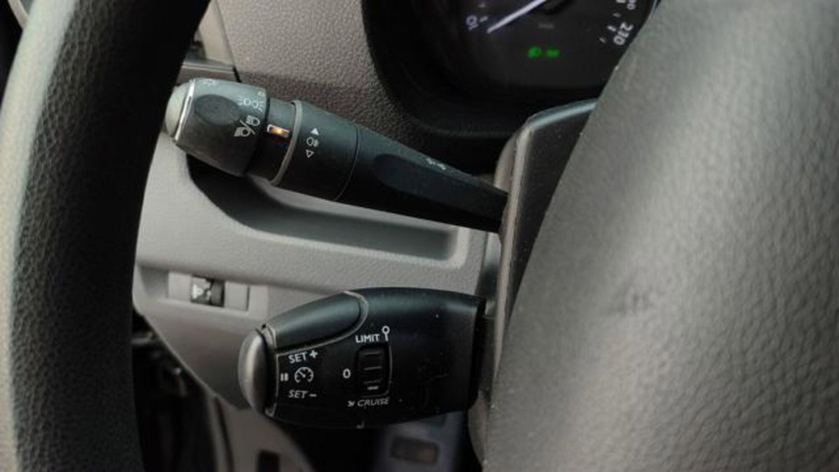 Peugeot Traveller BlueHDi 120 S&S Standard Active (9)