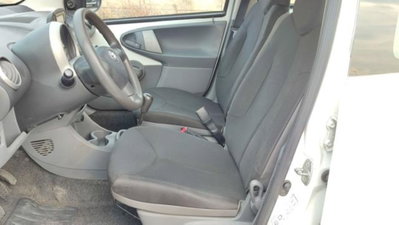 Toyota Aygo 1.0 12V VVT-i 5 porte (6)