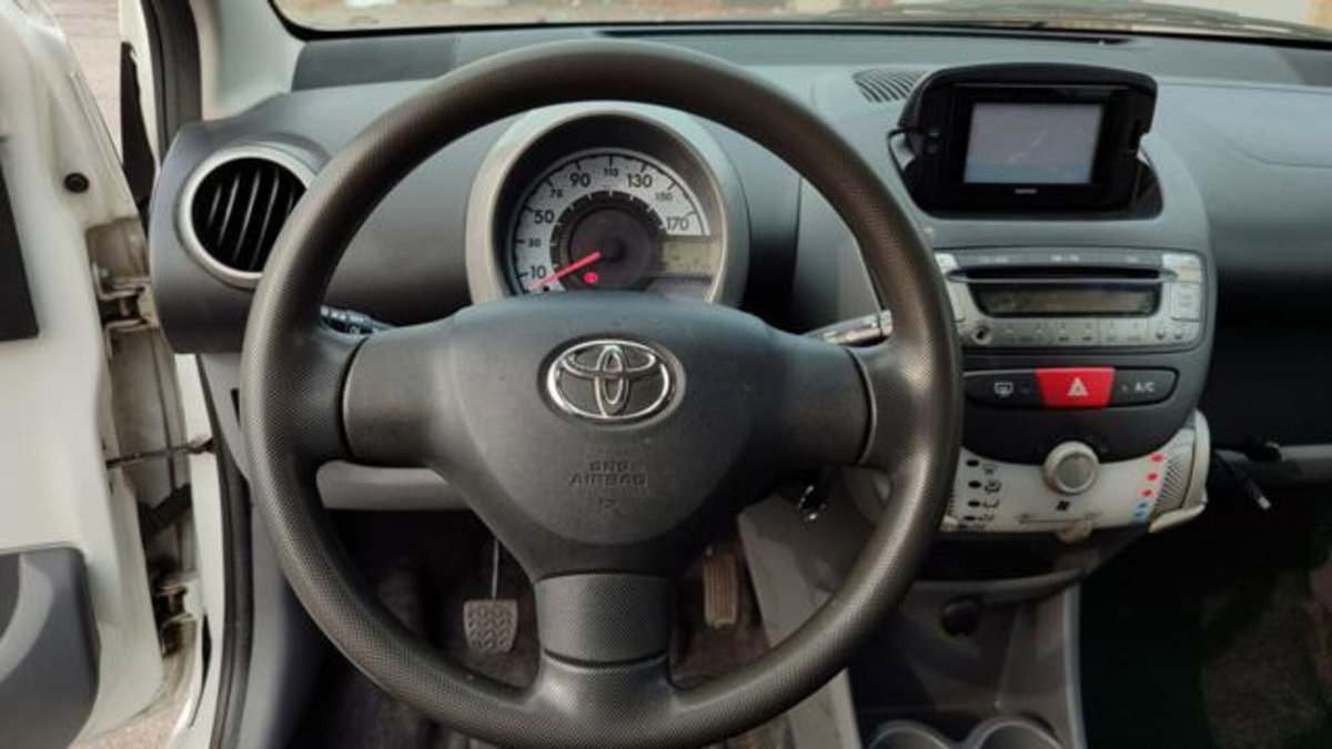 Toyota Aygo 1.0 12V VVT-i 5 porte (9)