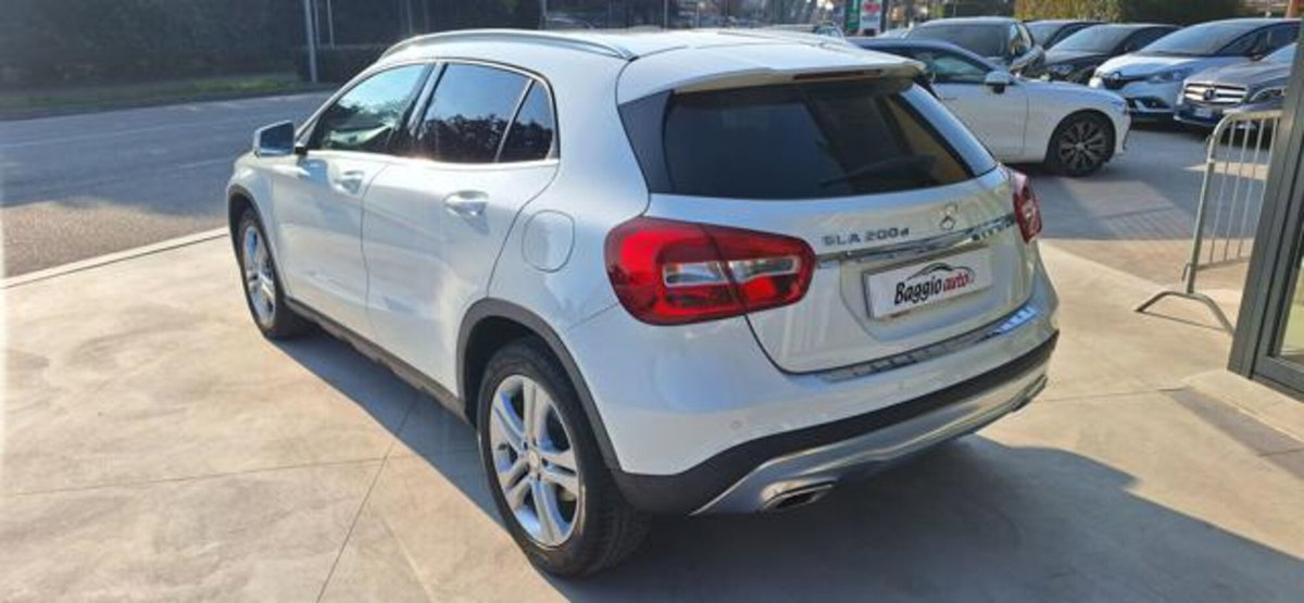 Mercedes-Benz GLA SUV 200 d Automatic Sport (14)