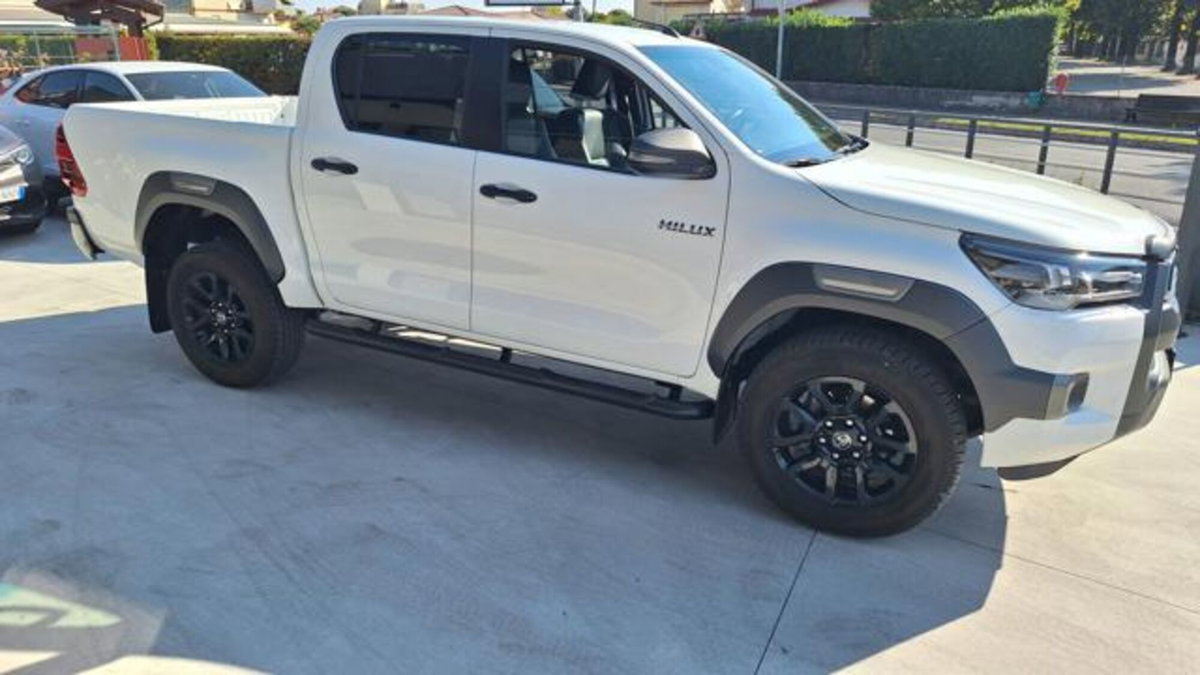 Toyota Hilux 2.8 D A/T 4WD porte Double Cab Invincible (19)