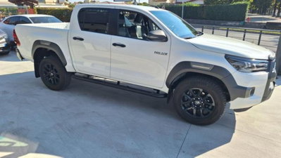 Toyota Hilux 2.8 D A/T 4WD porte Double Cab Invincible (19)