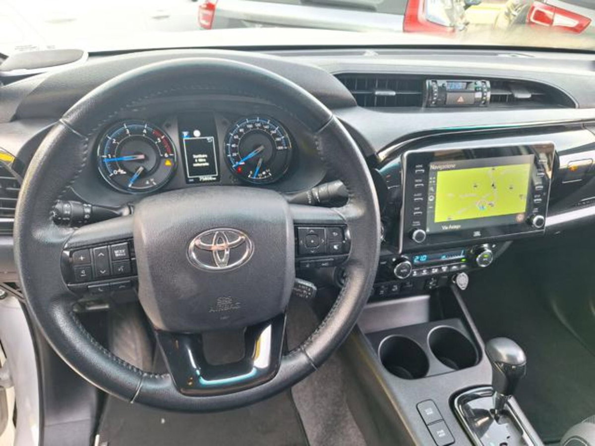 Toyota Hilux 2.8 D A/T 4WD porte Double Cab Invincible (20)