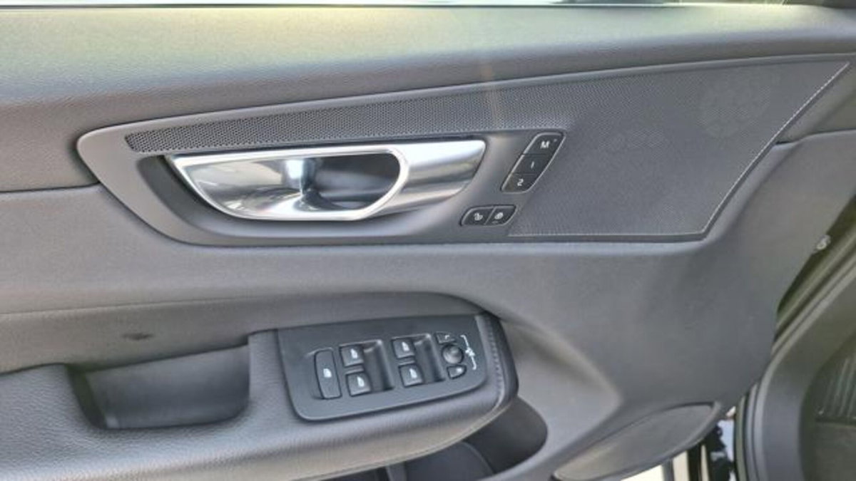 Volvo XC60 B4 (d) AWD automatico Core N1 (14)