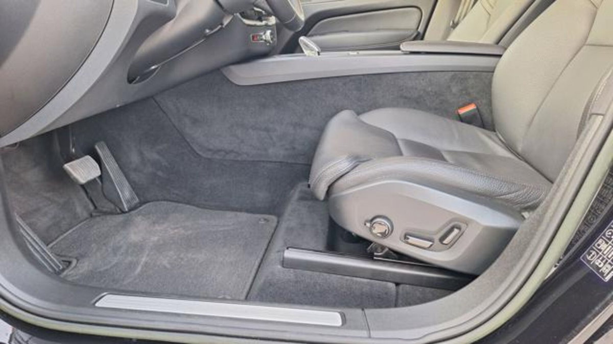 Volvo XC60 B4 (d) AWD automatico Core N1 (9)