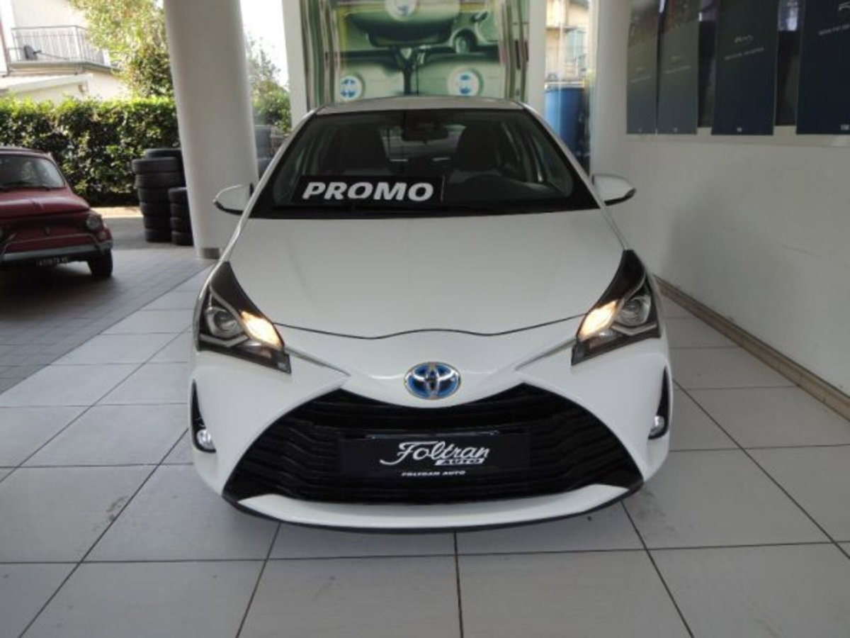 Toyota Yaris Cross 1.5 Hybrid 5p. E-CVT Premiere (2)