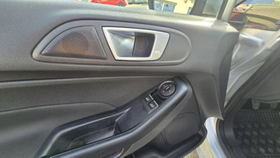 Ford Fiesta 1.5 TDCi 75CV 5 porte (10)