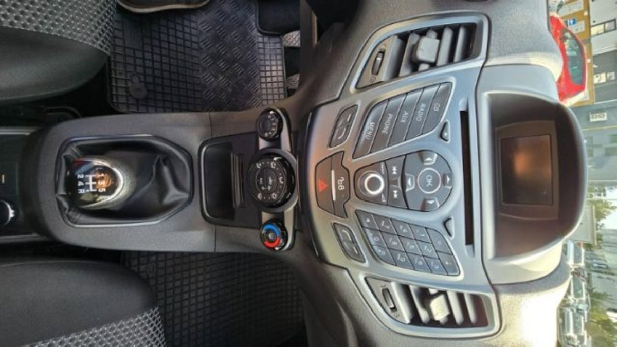 Ford Fiesta 1.5 TDCi 75CV 5 porte (11)