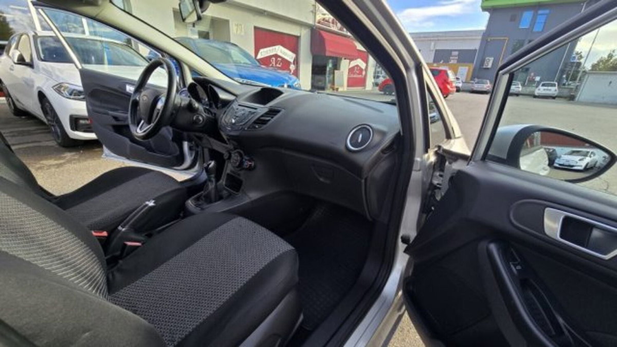 Ford Fiesta 1.5 TDCi 75CV 5 porte (12)