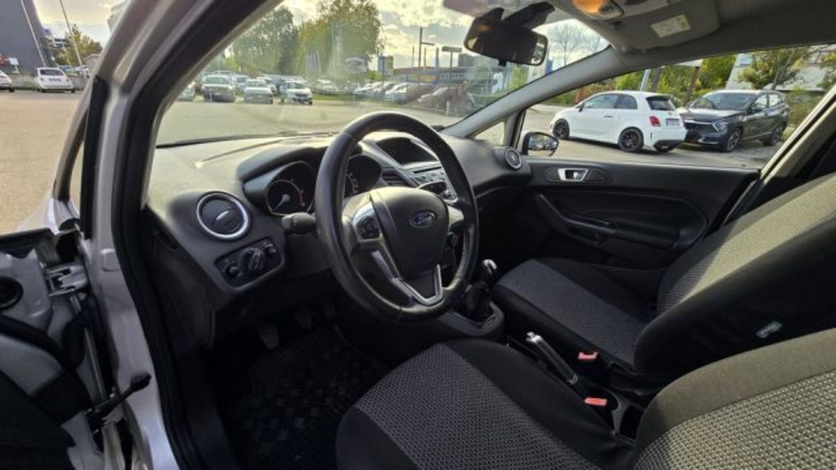 Ford Fiesta 1.5 TDCi 75CV 5 porte (8)