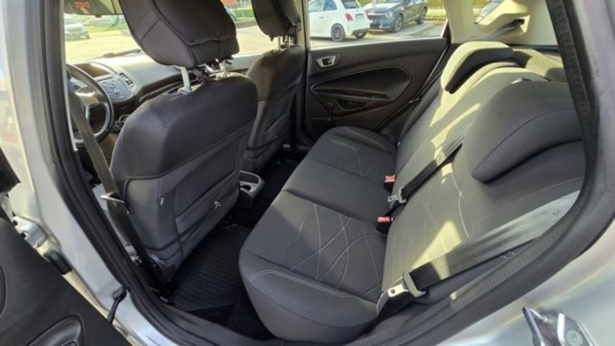 Ford Fiesta 1.5 TDCi 75CV 5 porte (9)