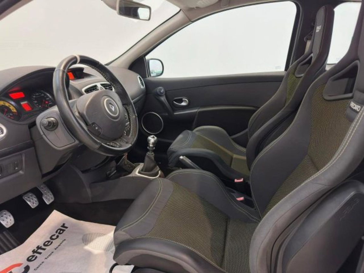 Renault Clio 2.0 16V 203CV 3 porte RS (7)