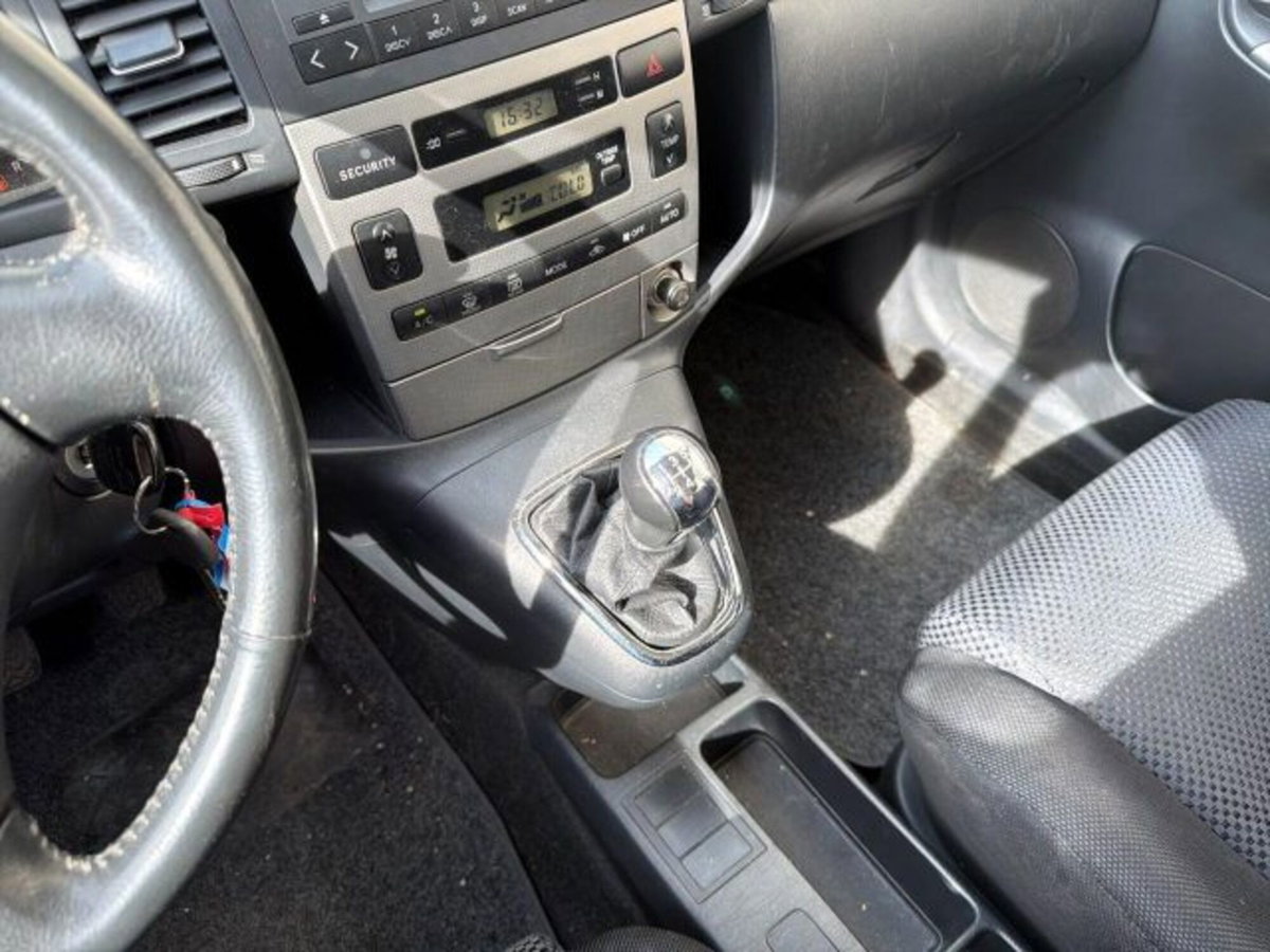 Toyota Corolla Verso 1.8 16V (11)