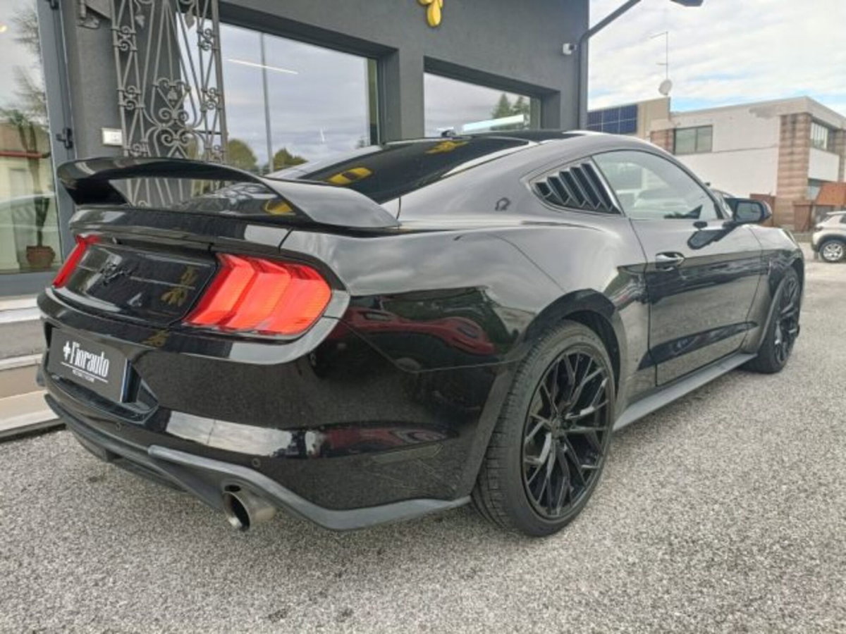 Ford Mustang Coupé Fastback 2.3 EcoBoost aut. (4)