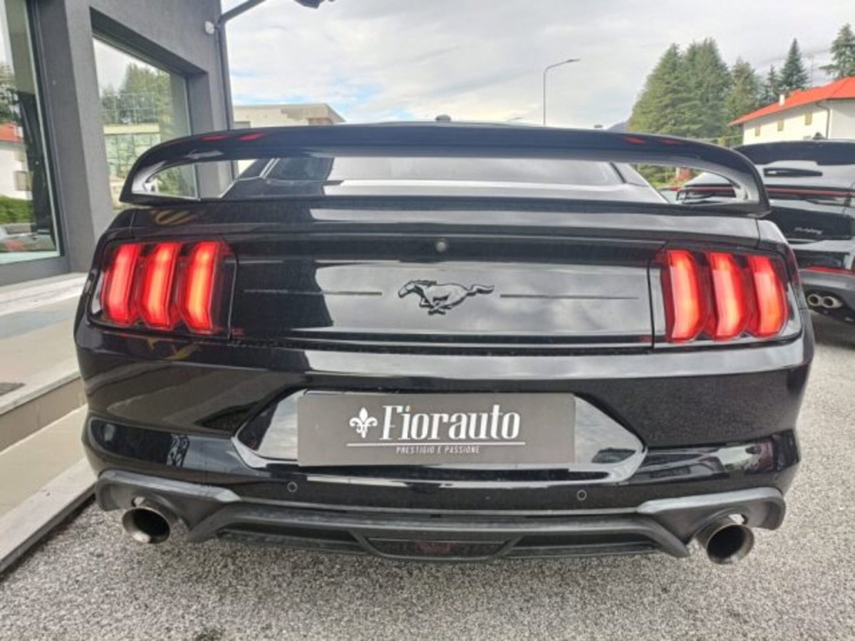 Ford Mustang Coupé Fastback 2.3 EcoBoost aut. (5)