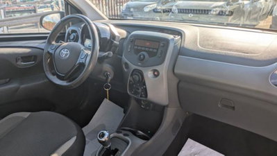 Toyota Aygo Connect 1.0 VVT-i 72 CV 5 porte x-cool (10)