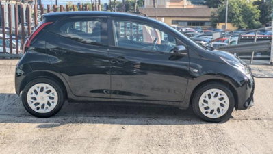 Toyota Aygo Connect 1.0 VVT-i 72 CV 5 porte x-cool (15)