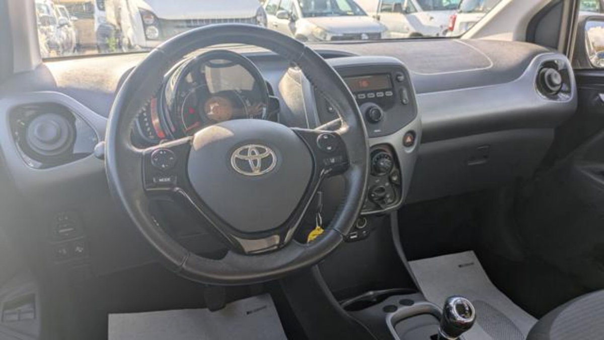 Toyota Aygo Connect 1.0 VVT-i 72 CV 5 porte x-cool (5)