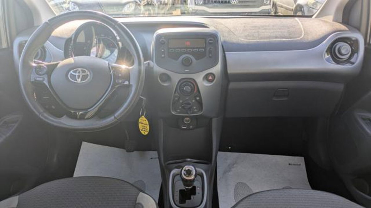 Toyota Aygo Connect 1.0 VVT-i 72 CV 5 porte x-cool (6)