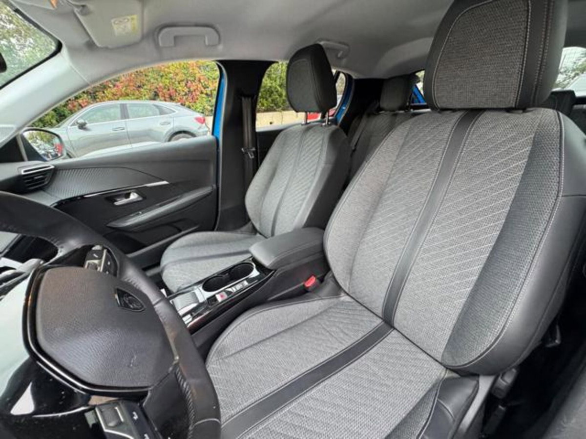 Peugeot 208 50 kWh Allure (9)