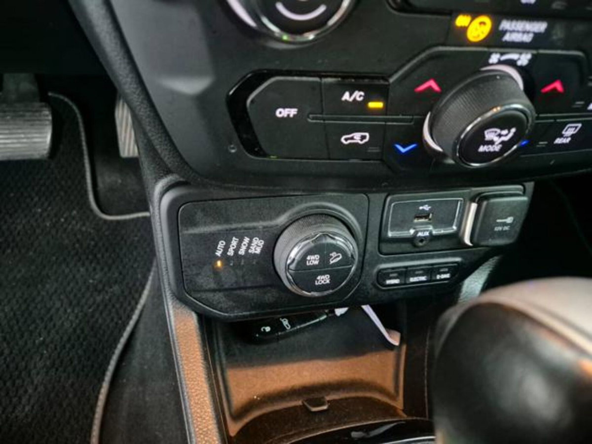 Jeep Renegade 1.3 T4 190CV PHEV 4xe AT6 80th Anniversary (12)