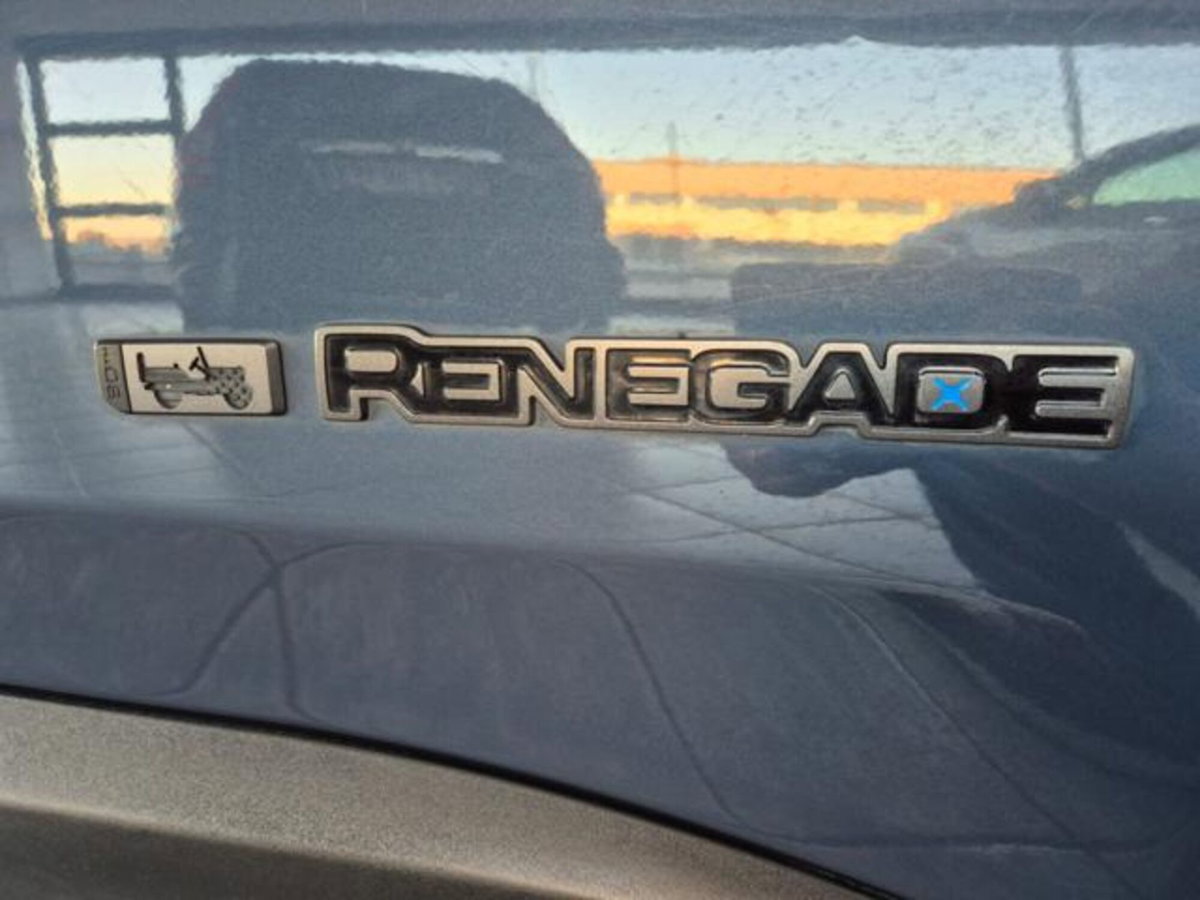 Jeep Renegade 1.3 T4 190CV PHEV 4xe AT6 80th Anniversary (16)