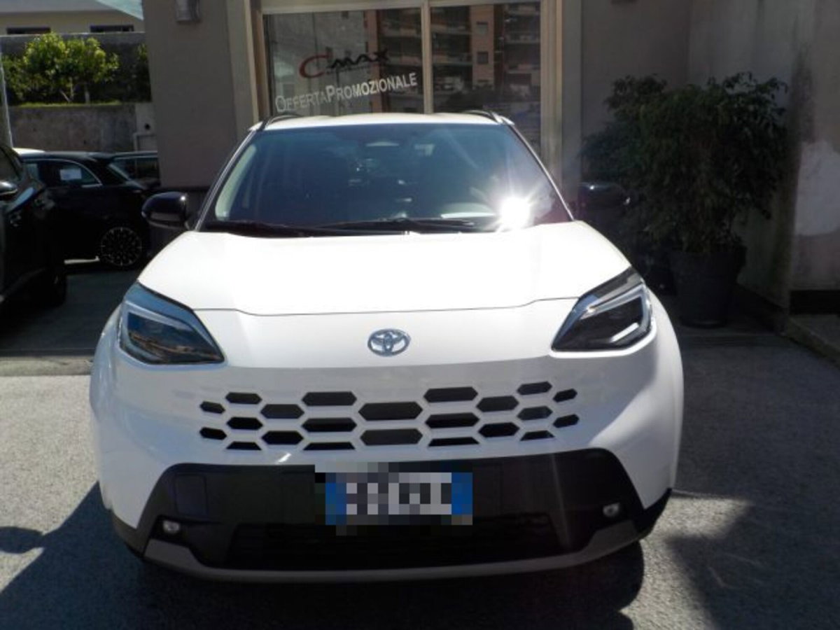 Toyota Yaris Cross 1.5 Hybrid 5p. E-CVT Premiere (2)
