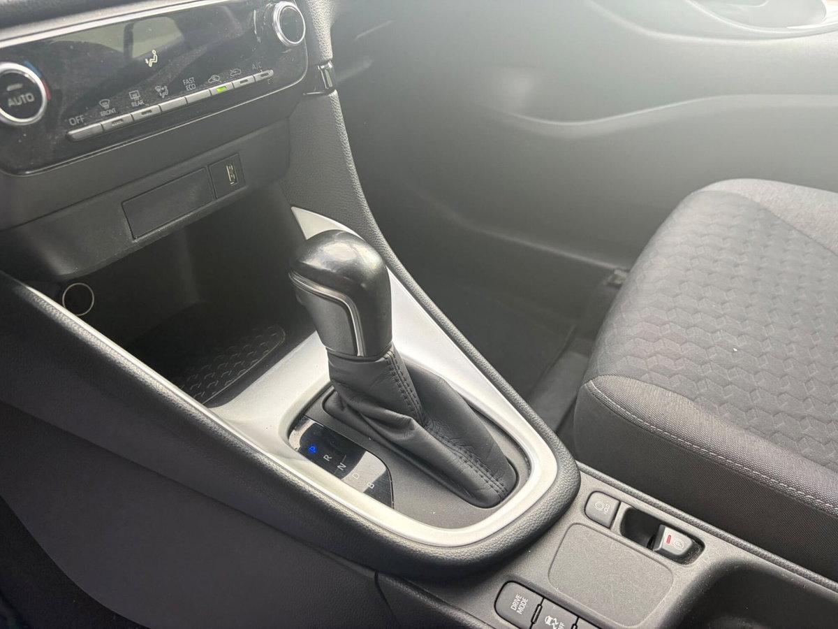 Toyota Yaris 1.5 Hybrid 5 porte Energy (10)