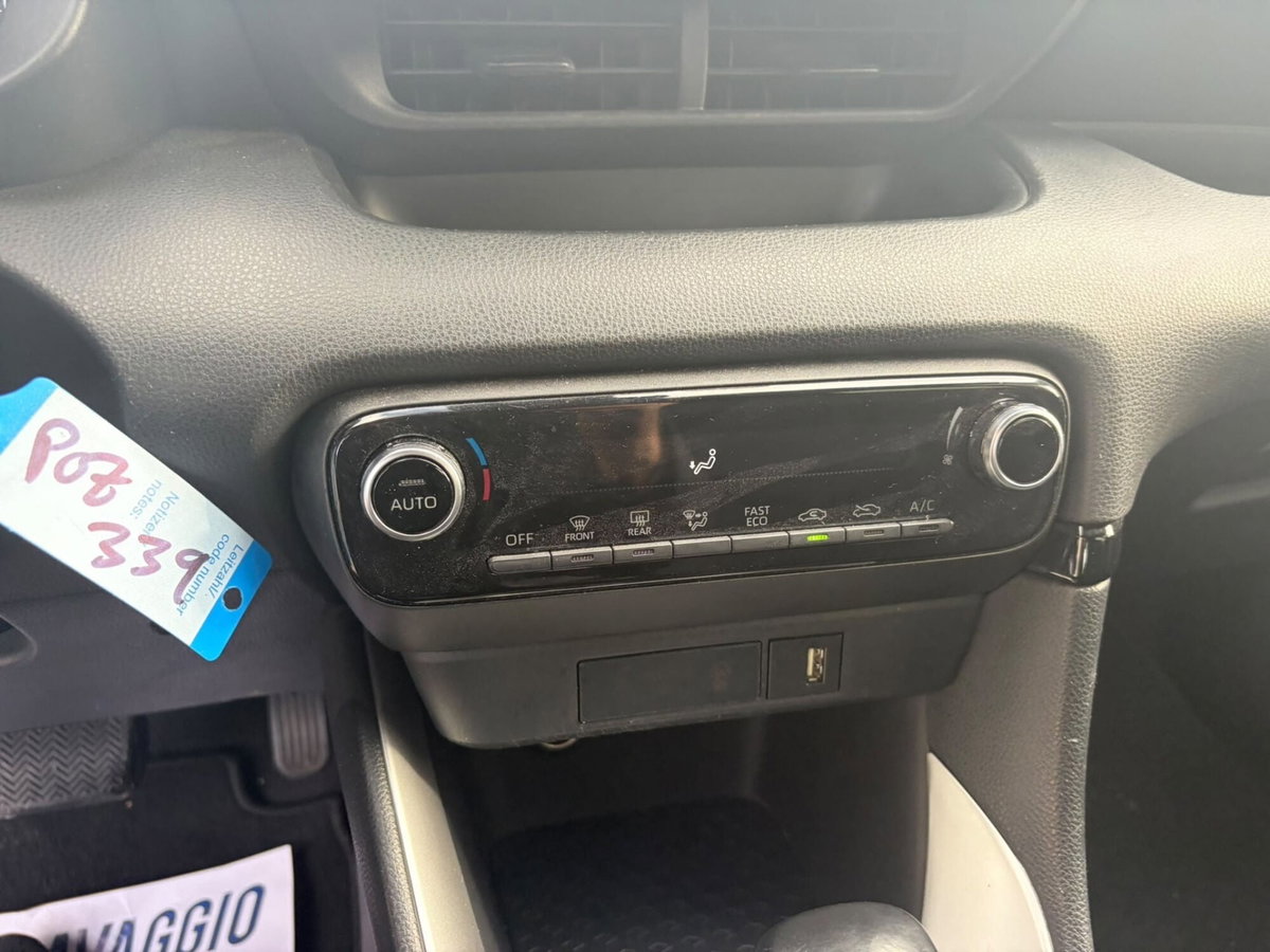 Toyota Yaris 1.5 Hybrid 5 porte Energy (14)