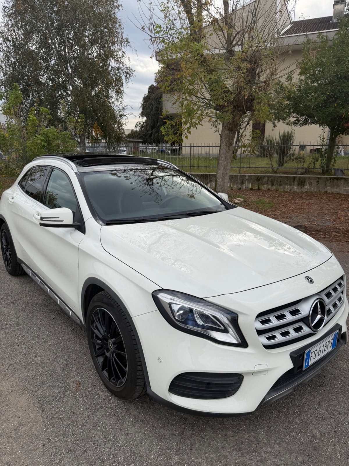 Mercedes-Benz GLA SUV 180 d Premium (2)