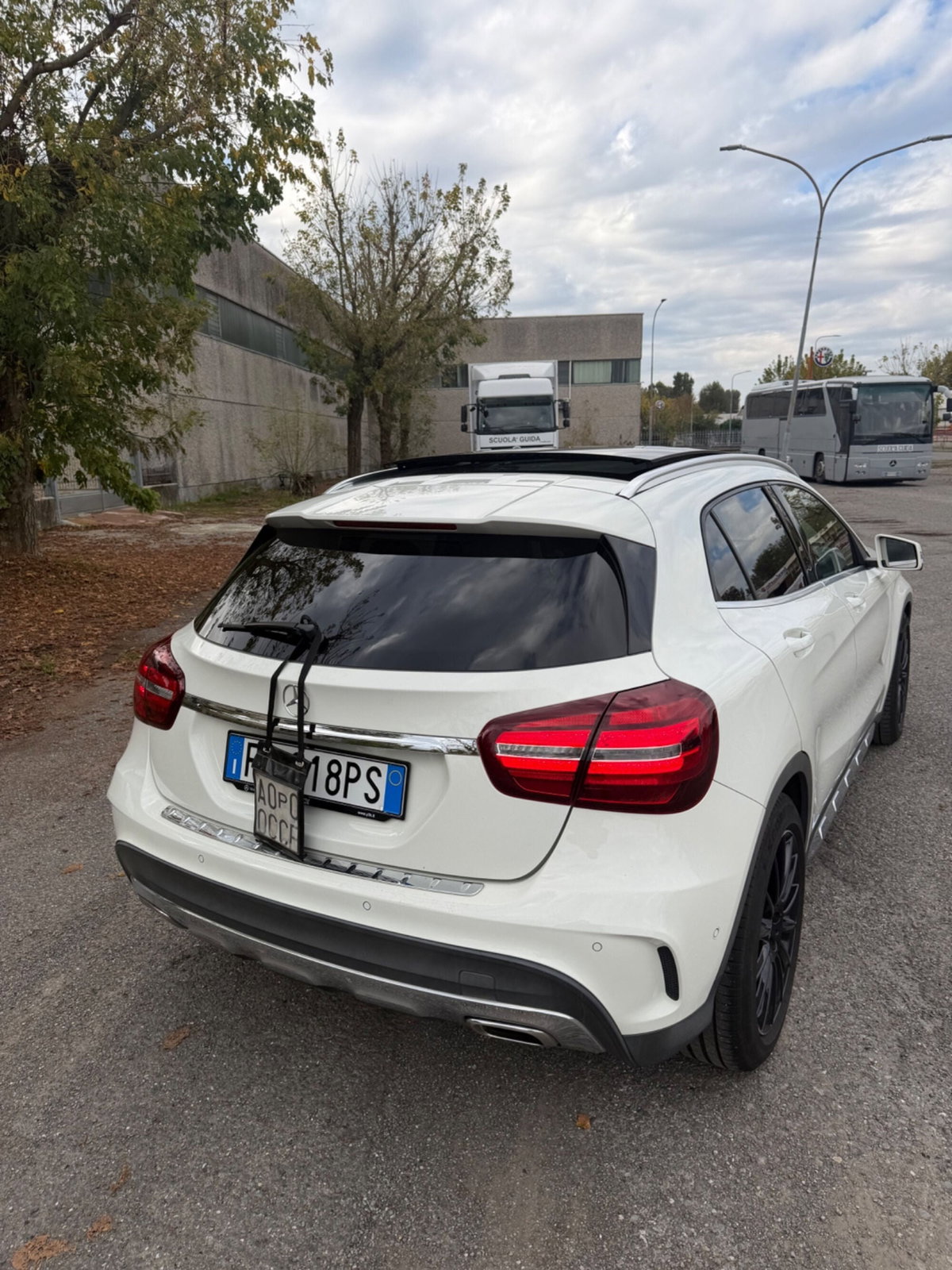 Mercedes-Benz GLA SUV 180 d Premium (3)