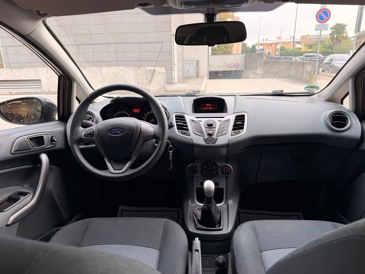 Ford Fiesta 1.2 82CV 5 porte (11)