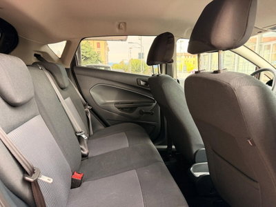 Ford Fiesta 1.2 82CV 5 porte (14)
