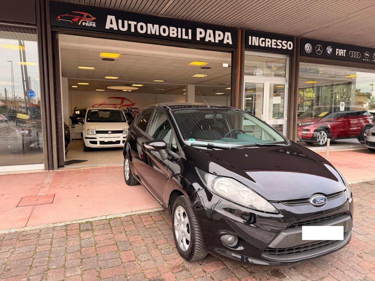 Ford Fiesta 1.2 82CV 5 porte (2)