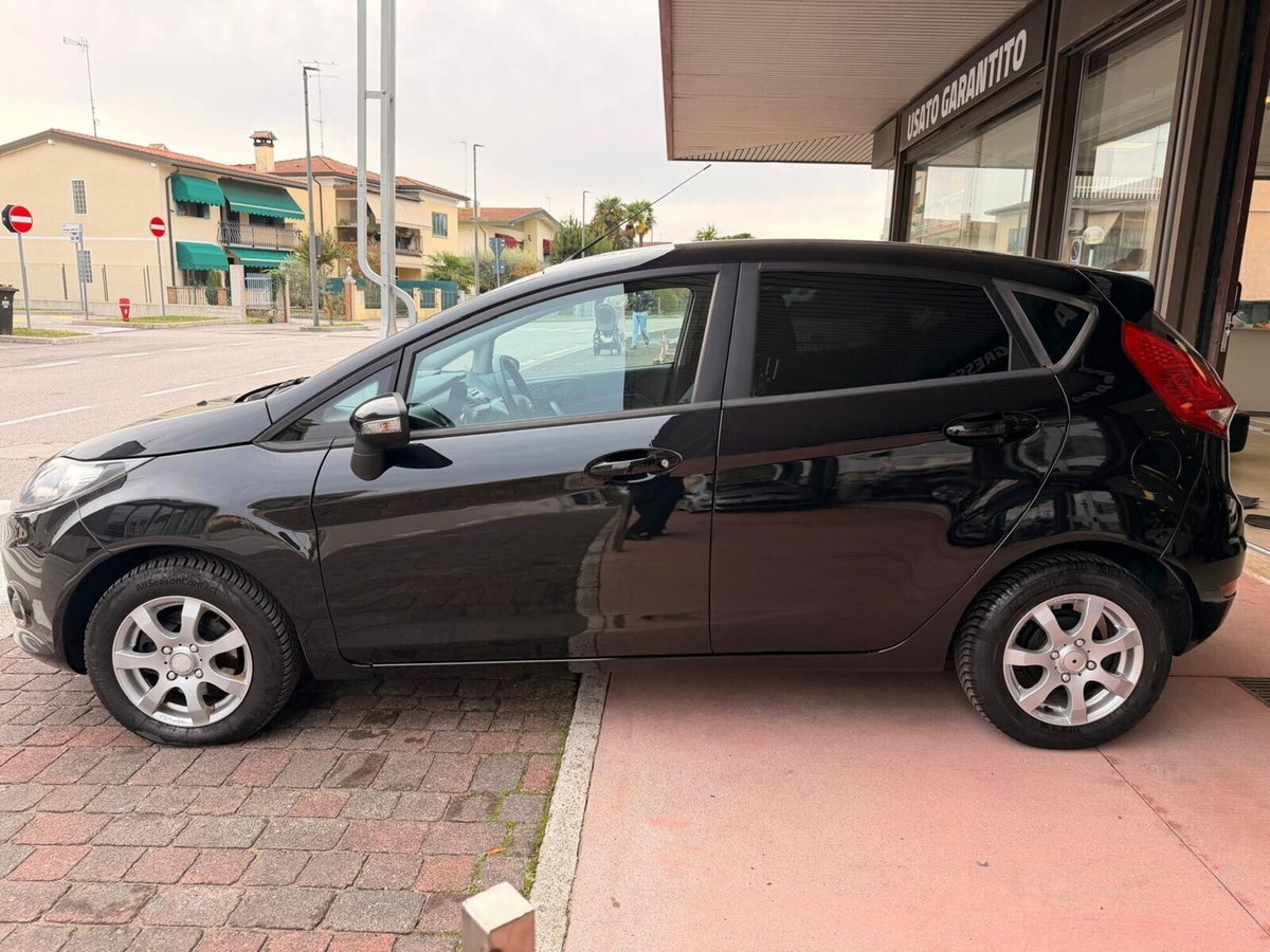 Ford Fiesta 1.2 82CV 5 porte (7)