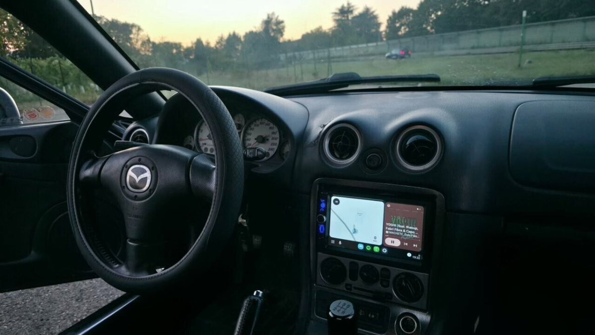Mazda MX-5 1.8i 16V cat Backstage (11)