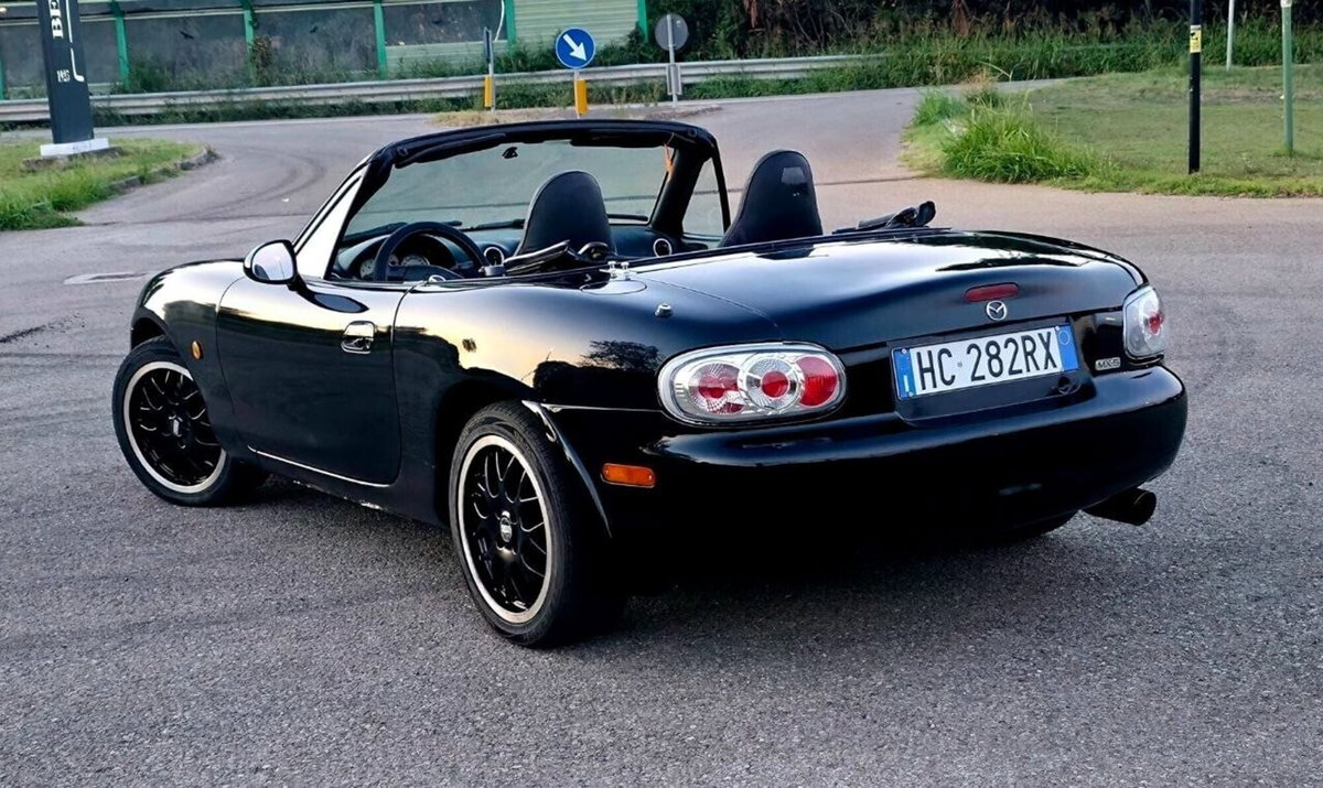 Mazda MX-5 1.8i 16V cat Backstage (18)