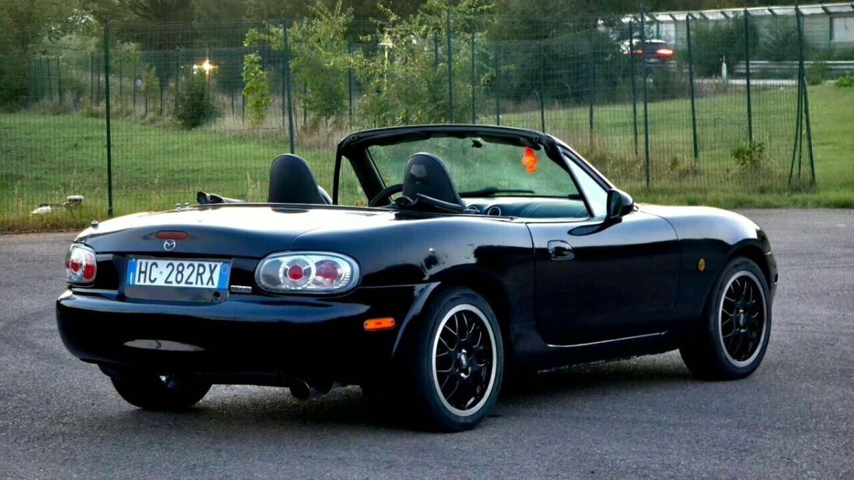 Mazda MX-5 1.8i 16V cat Backstage (19)