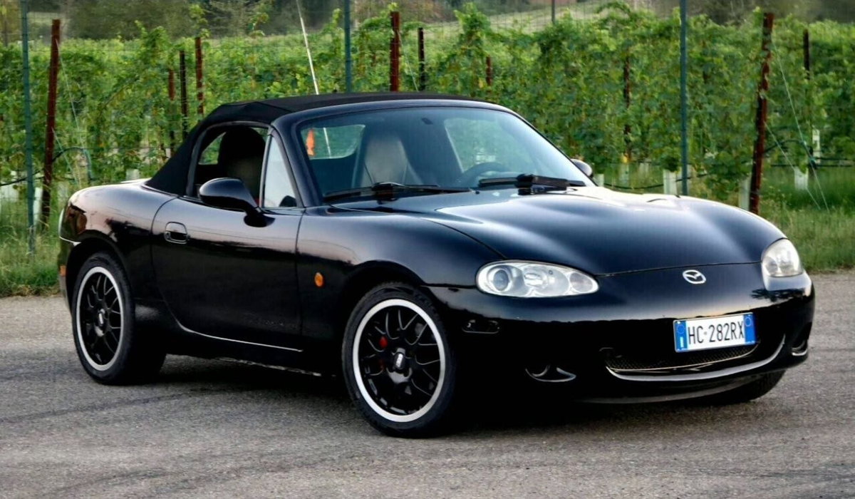Mazda MX-5 1.8i 16V cat Backstage (3)