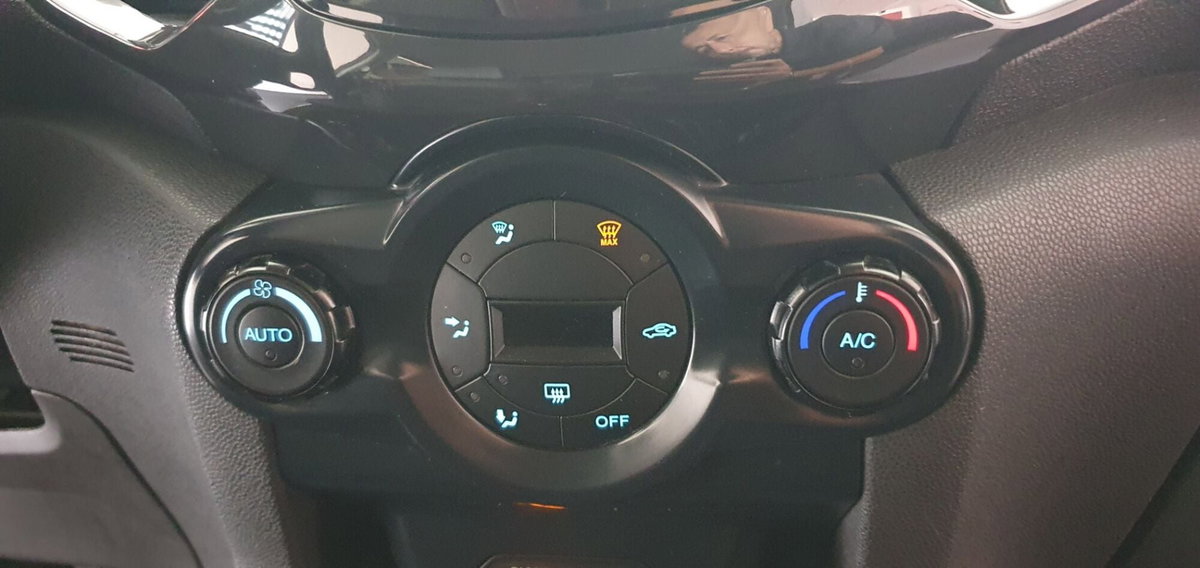 Ford EcoSport 1.5 TDCi 95 CV Titanium S (16)