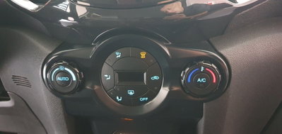 Ford EcoSport 1.5 TDCi 95 CV Titanium S (16)